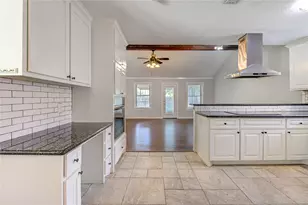 7306 Cottonwood Dr, Baytown, TX 77521 - Photo 10