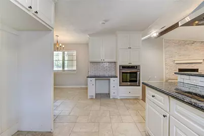 7306 Cottonwood Drive, Baytown, TX 77521 - Photo 8