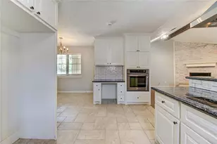 7306 Cottonwood Dr, Baytown, TX 77521 - Photo 8