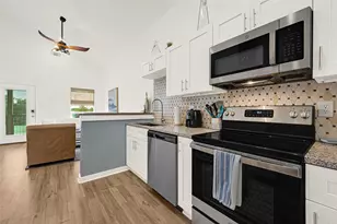 911 13th St, San Leon, TX 77539 - Photo 8