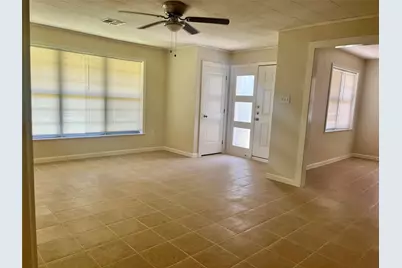 122 22nd Avenue N, Texas City, TX 77590 - Photo 2