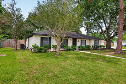 402 Christina Lane, Friendswood, TX 77546 - Photo 2