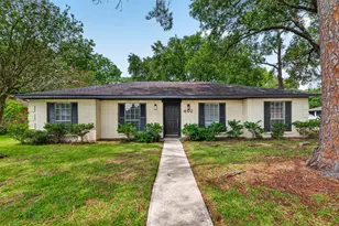 402 Christina Ln, Friendswood, TX 77546 - Photo 1