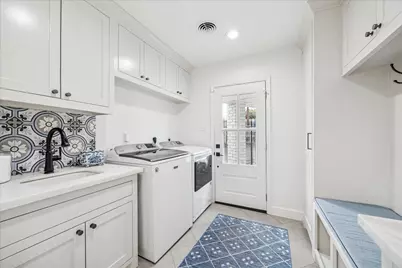 7906 Meadowbriar Lane, Houston, TX 77063 - Photo 28