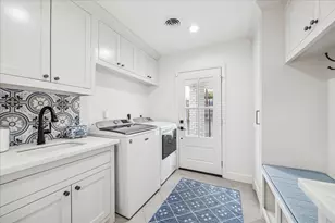 7906 Meadowbriar Ln, Houston, TX 77063 - Photo 28