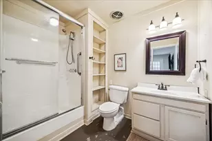 7906 Meadowbriar Ln, Houston, TX 77063 - Photo 32