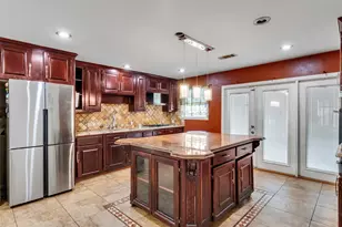 7923 Glenview Dr, Houston, TX 77061 - Photo 2