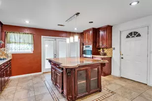 7923 Glenview Dr, Houston, TX 77061 - Photo 8