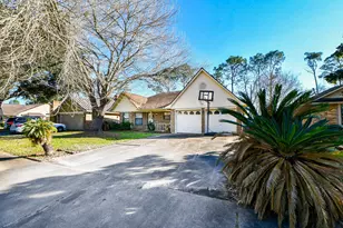 68 Alexander Ct, Angleton, TX 77515 - Photo 1