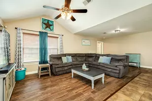 6108 Fox Ridge Dr, Angleton, TX 77515 - Photo 8