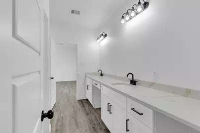 401 E Martin Luther King Blvd #B, Willis, TX 77378 - Photo 18