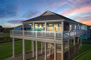 972 Pelican Ln, Crystal Beach, TX 77650 - Photo 1