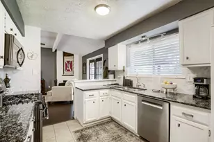 442 Elder Vista Dr, Houston, TX 77598 - Photo 6