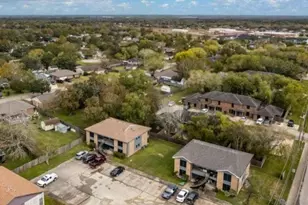 4027 Briarglen Dr, Dickinson, TX 77539 - Photo 32