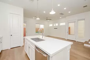 310 Cyclamen St, Houston, TX 77018 - Photo 12