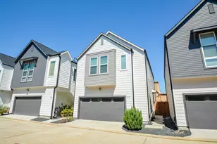 310 Cyclamen St, Houston, TX 77018 - Photo 2