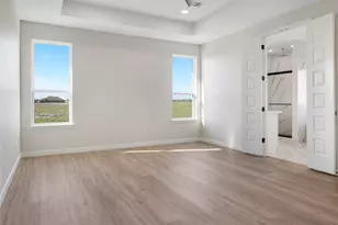 643 Chuckwagon Trail, Angleton, TX 77515 - Photo 6