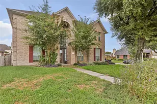 1831 Country Club Cove Dr, Baytown, TX 77521 - Photo 1