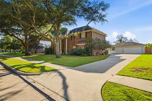 405 Regency Ct, Friendswood, TX 77546 - Photo 1
