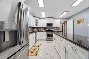 405 Regency Ct, Friendswood, TX 77546 - Photo 8