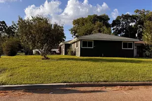 3890 Bristol Dr, Beaumont, TX 77707 - Photo 4