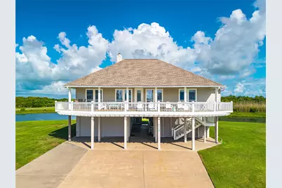 713 Sara Way, Crystal Beach, TX 77650 - Photo 2