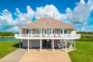 713 Sara Way, Crystal Beach, TX 77650 - Photo 2