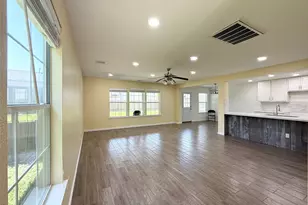 910 Staffordale Manor Ln, Houston, TX 77047 - Photo 6