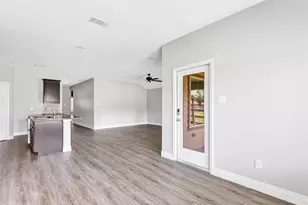 214 Kickapoo Dr, Anahuac, TX 77514 - Photo 16