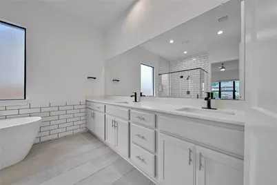 115 Oak Estates Drive, Conroe, TX 77384 - Photo 18