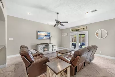 2418 Hollywood Avenue, Liberty, TX 77575 - Photo 8