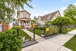 948 Ashland St, Houston, TX 77008 - Photo 2