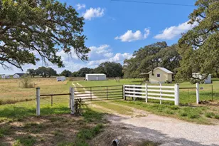 2491 E Fannin St, Goliad, TX 77963 - Photo 26