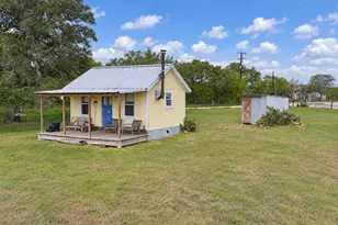 2491 E Fannin St, Goliad, TX 77963 - Photo 18