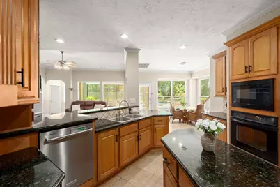 8961 Fallsbrook Court, Conroe, TX 77302 - Photo 14
