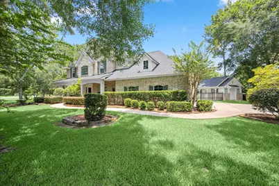 8961 Fallsbrook Court, Conroe, TX 77302 - Photo 2