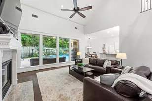 130 E Fairbranch Cir, The Woodlands, TX 77382 - Photo 18