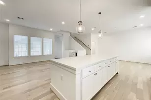 7711 Westside Villas Ln, Houston, TX 77055 - Photo 12