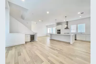 7711 Westside Villas Lane, Houston, TX 77055 - Photo 8