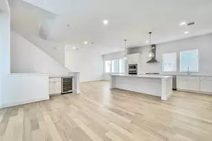 7711 Westside Villas Ln, Houston, TX 77055 - Photo 8