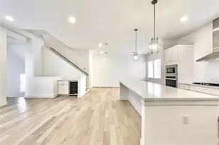 7711 Westside Villas Ln, Houston, TX 77055 - Photo 10