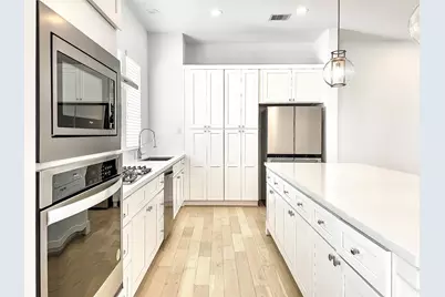 7711 Westside Villas Lane, Houston, TX 77055 - Photo 16