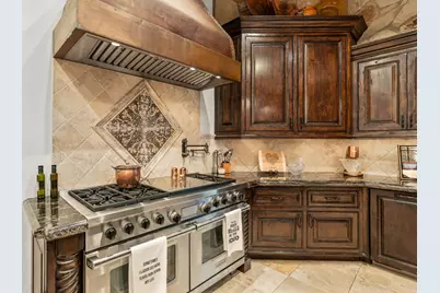 66 Hallbrook Way, The Woodlands, TX 77389 - Photo 18