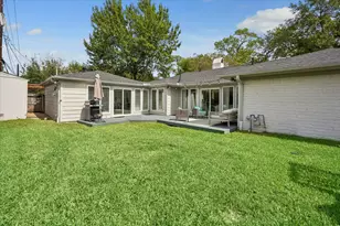 906 Walnut Bend Ln, Houston, TX 77042 - Photo 18