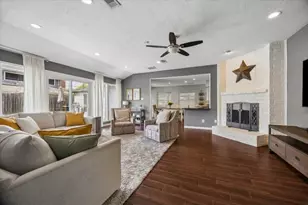 906 Walnut Bend Ln, Houston, TX 77042 - Photo 2