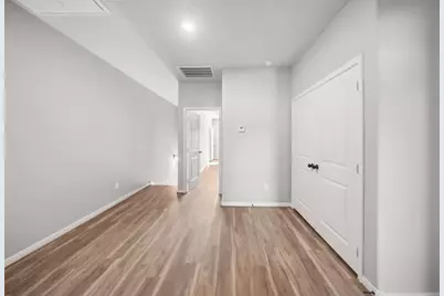 214 W Lewis Street, Conroe, TX 77301 - Photo 10
