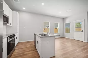 214 W Lewis St, Conroe, TX 77301 - Photo 6