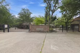 9400 Doliver Dr, Houston, TX 77063 - Photo 28