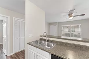 516 Hollyhock Streets, Prairie View, TX 77484 - Photo 6