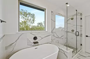 1108 Brooks St, Houston, TX 77009 - Photo 16